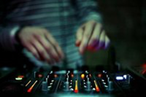 车号DJ510是什么谐音（恩平DJ小飞 dj伴奏）